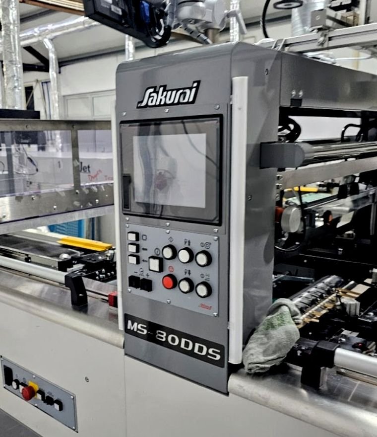 Painel de comando de uma máquina de serigrafia Sakurai MS 300DDS